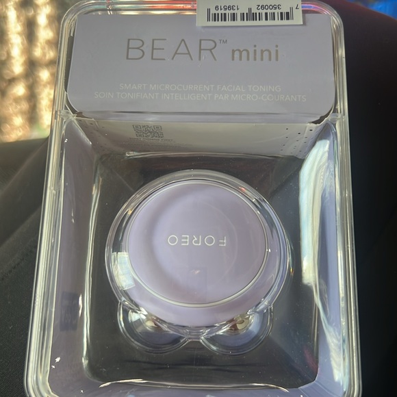 FOREO BEAR Mini Microcurrent Facial Device - Face Sculpting Tool - Picture 4 of 4